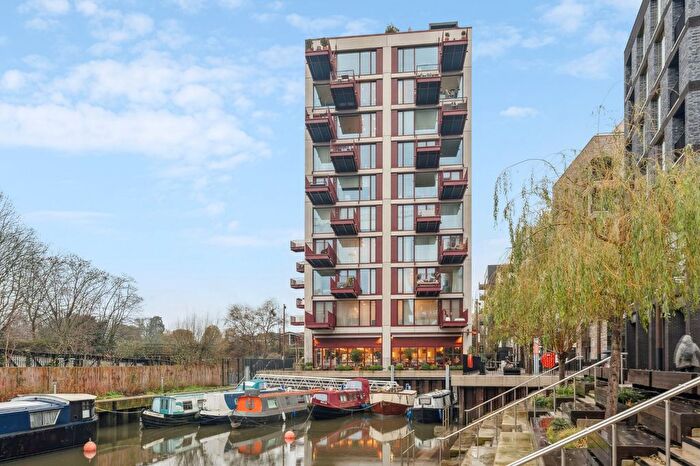 2 Bedroom Flat For Sale In Hollandbury House, Brent Way, TW8