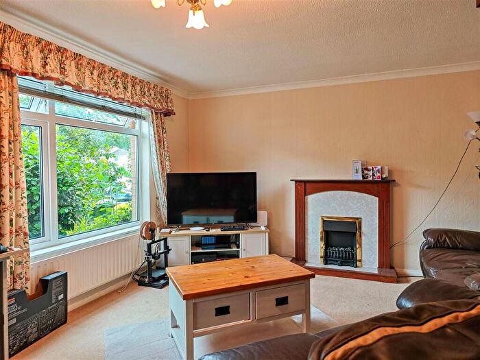 3 Bedroom Semi-Detached House For Sale In Westaway Close, Barnstaple, EX31