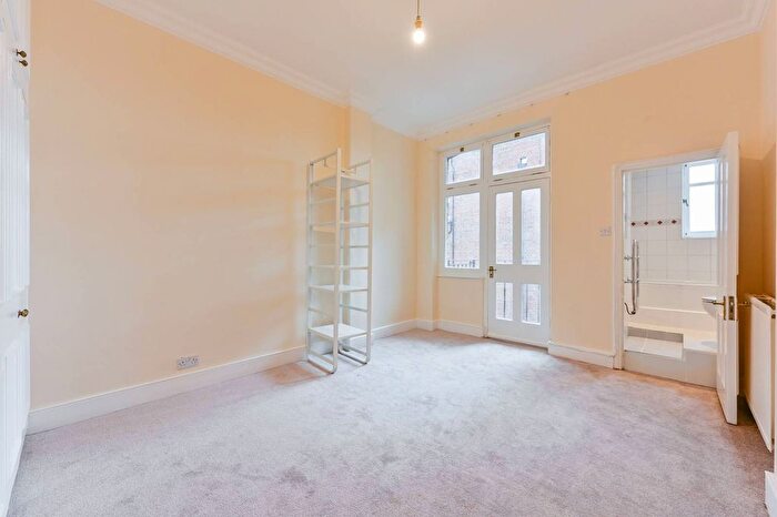 3 Bedroom Flat To Rent In Cunningham Court, Maida Vale, London, W9