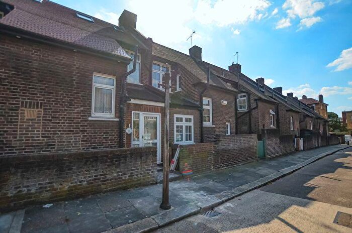 4 Bedroom Terraced House To Rent In Malam Gardens, Poplar, E14