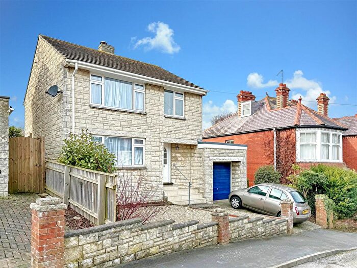 3 Bedroom Detached House For Sale In Spring Avenue, Weymouth, DT4