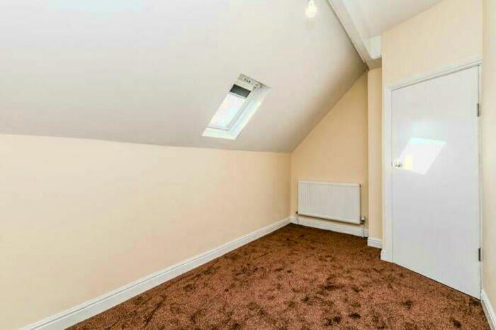 Terraced House To Rent In Seaforth Place, Room -, Leeds, LS9