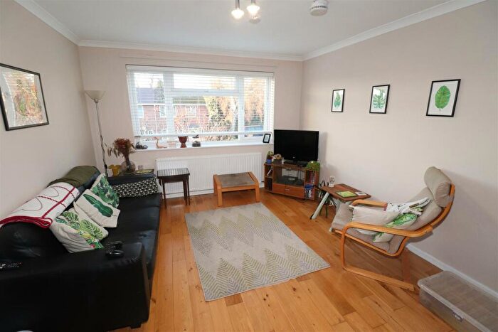 3 Bedroom Terraced House For Sale In Churchill Avenue, Kenilworth, CV8