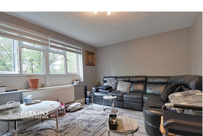 2 Bedroom Flat For Sale In Southall, UB1