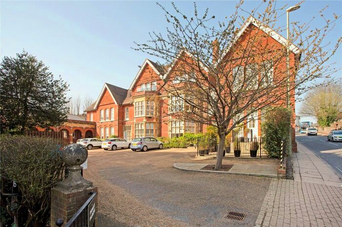 2 Bedroom Flat To Rent In Austen House, North Walls, Winchester, Hampshire, SO23
