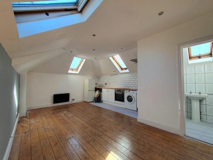 1 Bedroom Flat To Rent In Telford Avenue, London, SW2