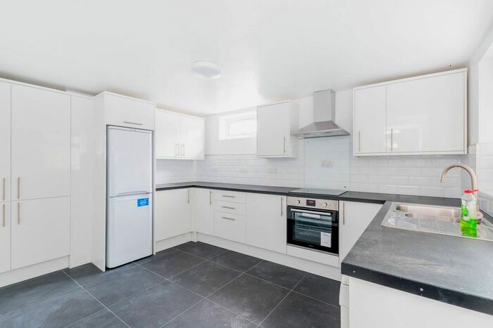 4 Bedroom Property To Rent In Stratford Road, Plaistow, London, E13