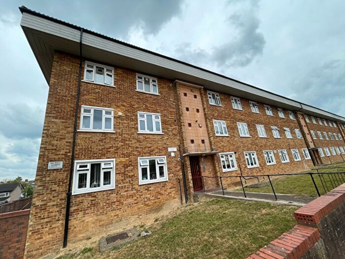 2 Bedroom Flat To Rent In Shakespeare Square, Hainault, IG6
