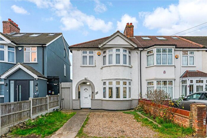 3 Bedroom End Of Terrace House For Sale In Hickman Road, Chadwell Heath, RM6