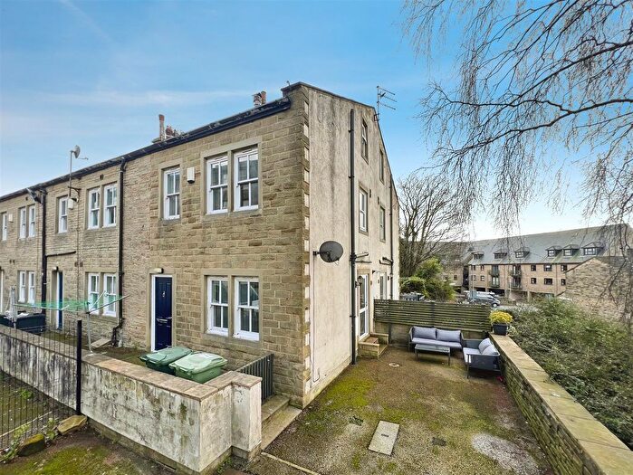 2 Bedroom End Of Terrace House For Sale In Stone Hall Road, Bradford, BD2