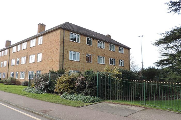 2 Bedroom Flat To Rent In Parkside, Potters Bar, EN6