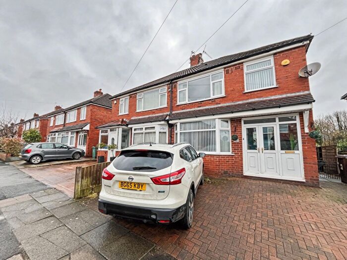 3 Bedroom Semi-Detached House For Sale In Heathfield Road, Bury, BL9