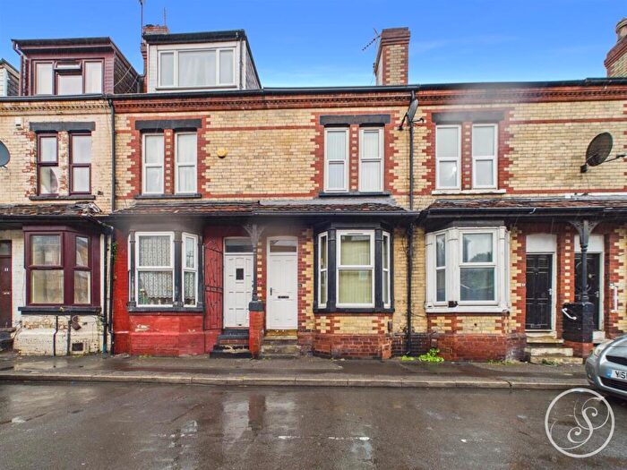 3 Bedroom Terraced House For Sale In Stanley Terrace, Leeds, LS9