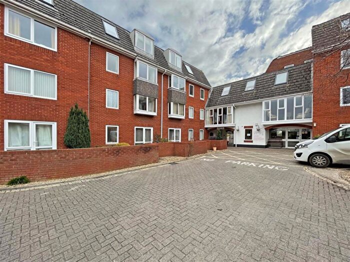 1 Bedroom Apartment For Sale In Bartholomew Street West, Exeter, Devon, EX4