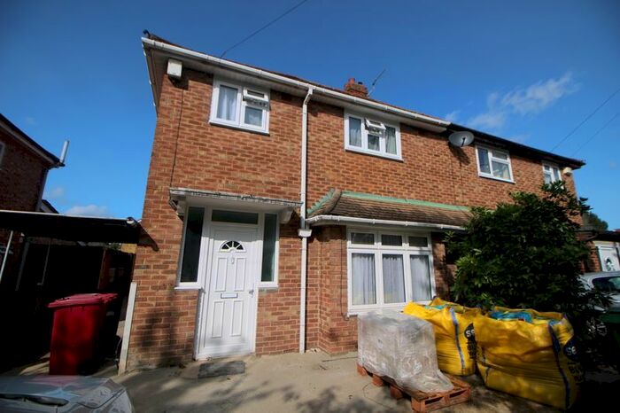 3 Bedroom Semi-Detached House To Rent In Stoke Poges Lane, Slough, SL1