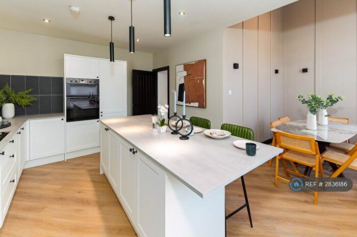 3 Bedroom Flat To Rent In Park Road, Rossendale, BB4