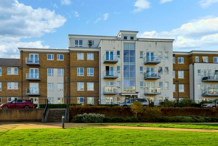 2 Bedroom Flat To Rent In Heron Way, Maidenhead, SL6