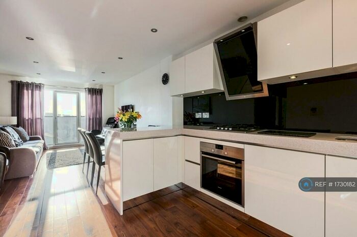 2 Bedroom Flat To Rent In Cheltenham House, London, E1