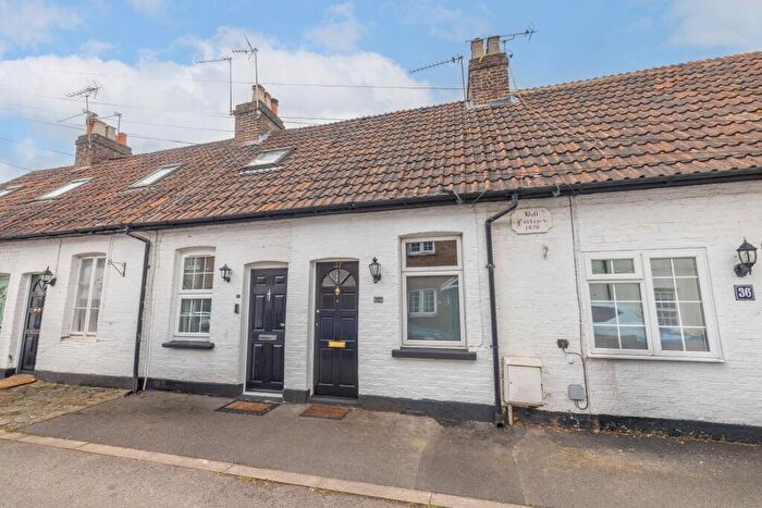 1 Bedroom Cottage To Rent In Oak Lane, , Windsor, SL4