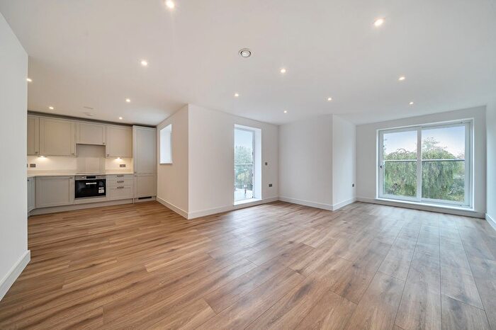 2 Bedroom Flat To Rent In Bromley Common, Bromley, BR2