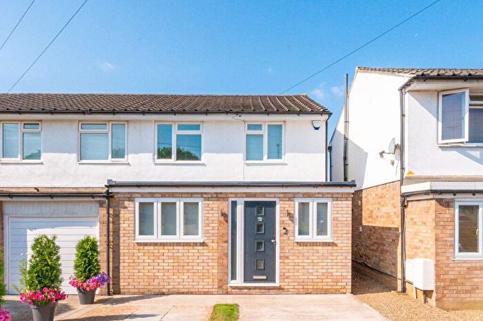 4 Bedroom Semi-Detached House For Sale In Dinsdale Gardens, Selhurst, London, SE25