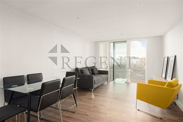 3 Bedroom Apartment To Rent In Sandpiper Building, Woodberry Down, N4