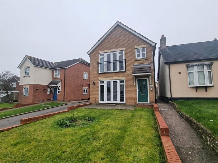 2 Bedroom Flat To Rent In Rayleigh Road, Benfleet, Essex, SS7