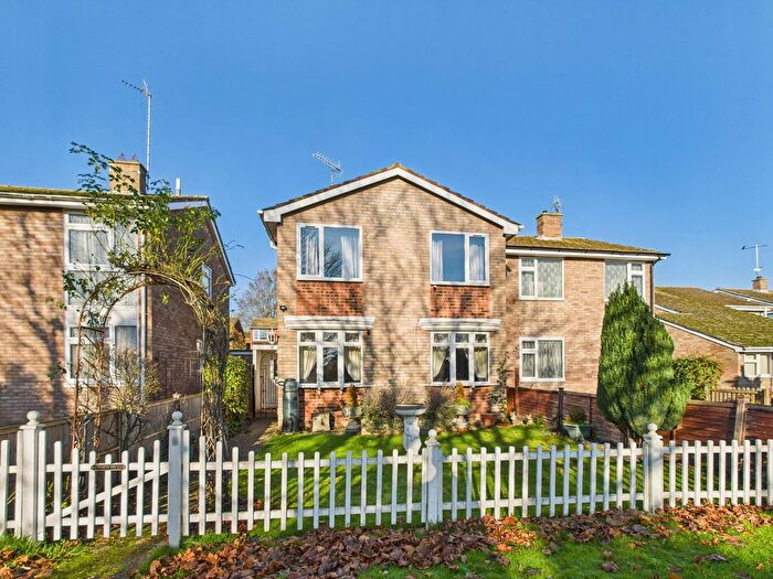 3 Bedroom Semi-Detached House For Sale In Oberon Close Hartford, Huntingdon., PE29