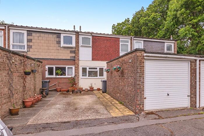 3 Bedroom Terraced House For Sale In Linnet Close, Waterlooville, PO8