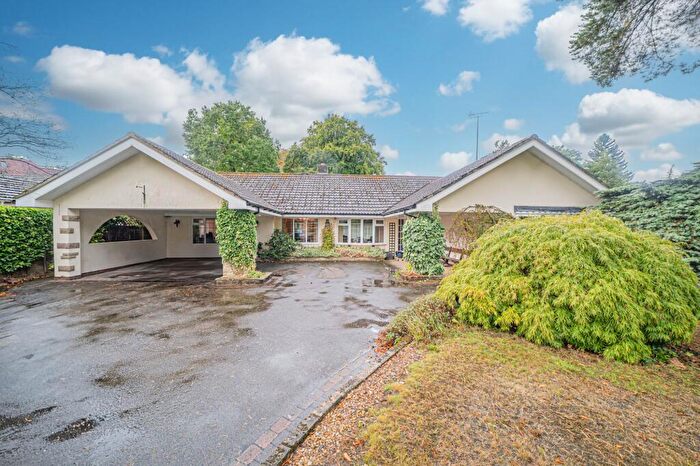 3 Bedroom Detached Bungalow For Sale In The Crescent, Hampton-In-Arden, B92