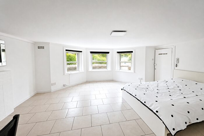 1 Bedroom Flat To Rent In St Mark's Hill, Surbiton, Greater London, KT6
