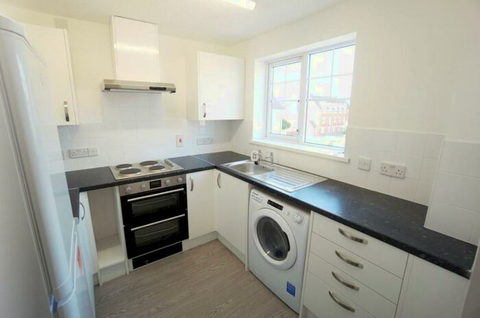 2 Bedroom Flat To Rent In Troy Close, Oxford, Oxfordshire, OX3