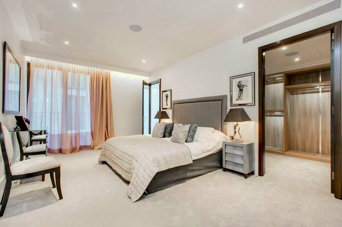 3 Bedroom Apartment For Sale In St Edmunds Terrace, London, NW8