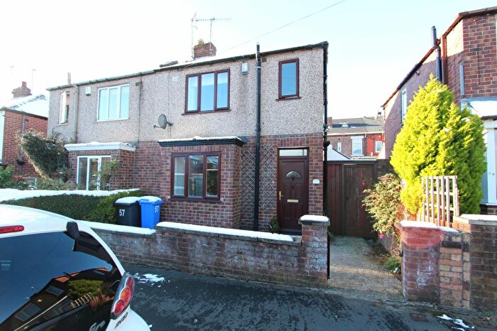 3 Bedroom Semi-Detached House To Rent In Rosedale Gardenss, Sheffield, S11