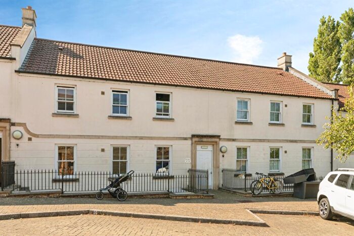 2 Bedroom Flat For Sale In Eveleigh Avenue, Bath, BA1