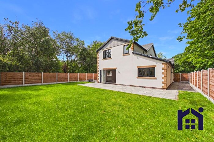 5 Bedroom Detached House For Sale In Longmeanygate, Midge Hall, PR26