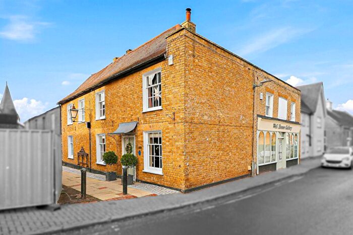 5 Bedroom Semi-Detached House For Sale In High Road, Horndon-On-The-Hill, SS17