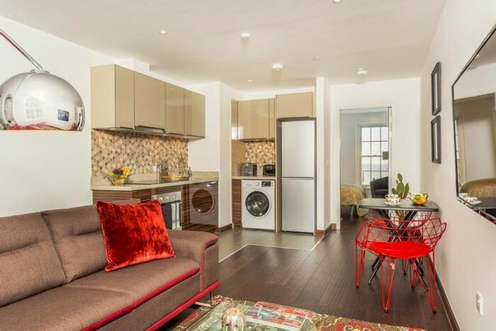 2 Bedroom Flat To Rent In Queen Victoria Terrace, Sovreign Court, Wapping, E1W