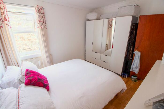 1 Bedroom Flat To Rent In Nayim Place, Amhurst Road, Hackney, E8