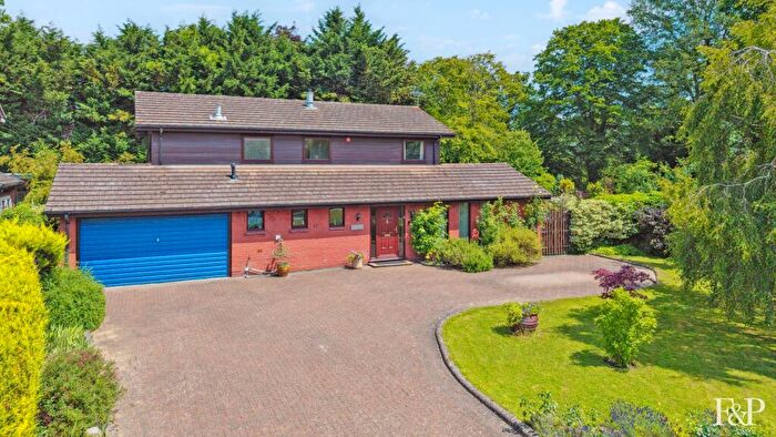 5 Bedroom Detached House For Sale In Chestnut Drive, Windsor, SL4