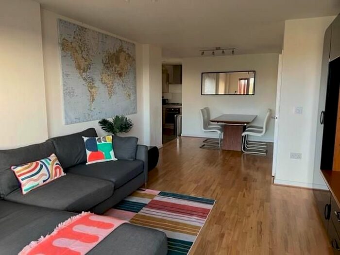 2 Bedroom Flat To Rent In Cable Street, London, E1