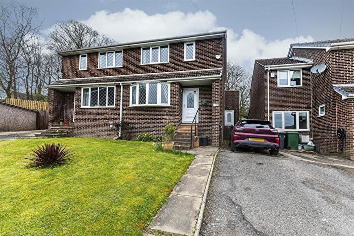 3 Bedroom Semi Detached House For Sale In Peebles Close, Lindley, Huddersfield, HD3