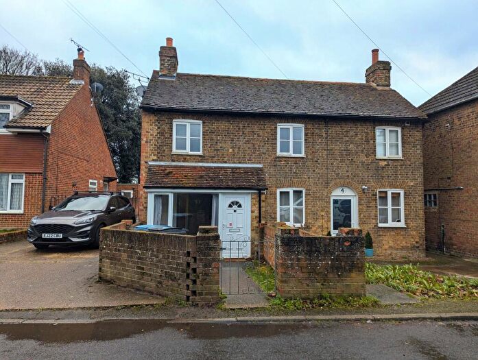 2 Bedroom House To Rent In The Street, Woodnesborough, CT13