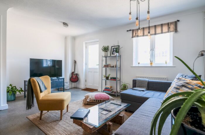 3 Bedroom House To Rent In Durward Street, London, London, E1