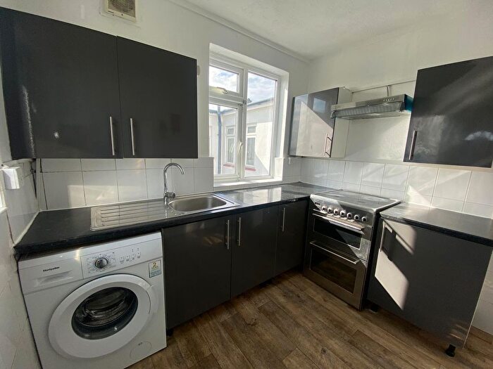 2 Bedroom Flat To Rent In Gale Street, Dagenham, RM9
