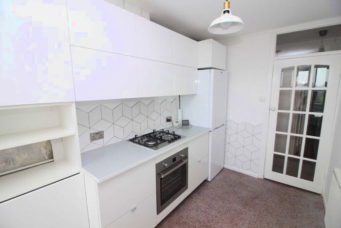 2 Bedroom Flat To Rent In Melrose Court, Penhill Road, Cardiff CF11