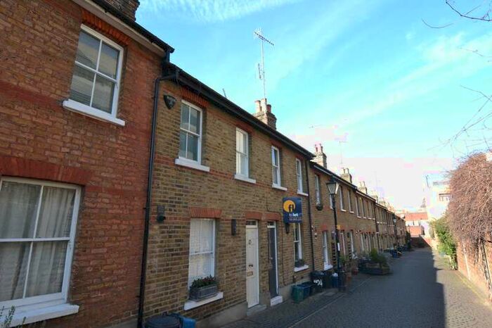 2 Bedroom House To Rent In St James's Cottages, Richmond, TW9
