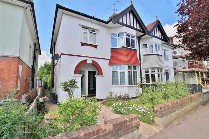 1 Bedroom Flat To Rent In Burnham Road, Leigh-on-sea, Essex, SS9