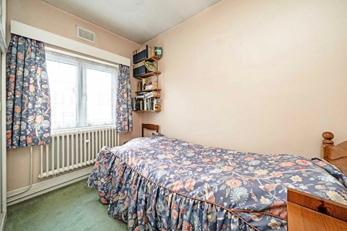 4 Bedroom Detached House For Sale In Greyhound Hill, London, NW4