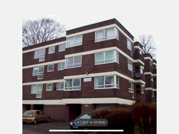 2 Bedroom Flat To Rent In Newton Park Court, Leeds, LS7